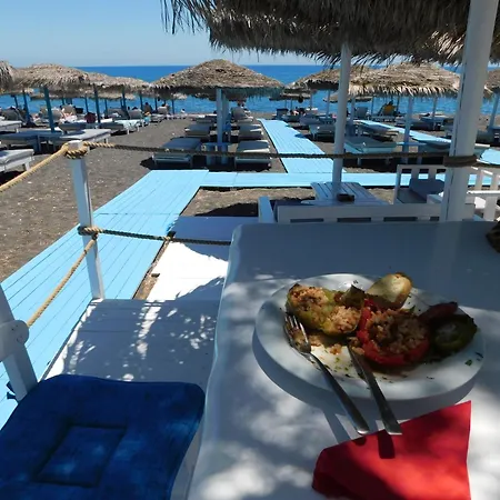 Apartment One & Unique Beachfront Perissa (Santorini)